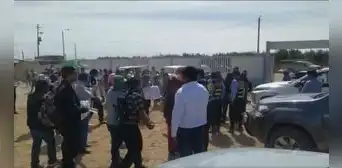 Con insultos y a pedradas despiden a congresista Esmeralda Limachi en Tacna Con insultos y a pedradas despiden a congresista Esmeralda Limachi en Tacna