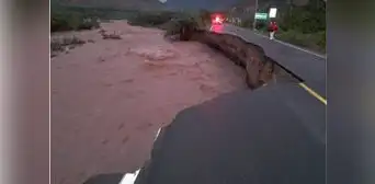 Río Jequetepeque se desborda y destruye parte de la carretera que une la sierra y la costa Río Jequetepeque se desborda y destruye parte de la carretera que une la sierra y la costa