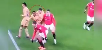 Barcelona: revelan codazo de Lewandowski a Ansu Fati tras robarle el gol de la cabeza