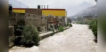 Lluvias amenazan activar quebradas de Chosica y desbordar el río Rímac Lluvias amenazan activar quebradas de Chosica y desbordar el río Rímac