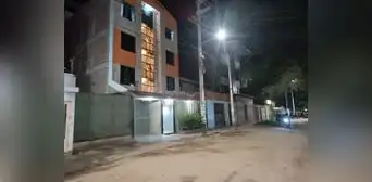 Sicario dispara contra mujer en avenida Andrés Avelino y huye a bordo de moto en Piura Sicario dispara contra mujer en avenida Andrés Avelino y huye a bordo de moto en Piura