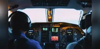 Piloto muere en pleno vuelo y su compañero pensó que se había hecho el dormido de broma Piloto muere en pleno vuelo y su compañero pensó que se había hecho el dormido de broma