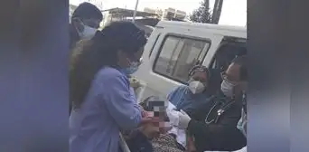 A bordo de un colectivo y con ayuda de un policía, mujer da a luz a su bebé A bordo de un colectivo y con ayuda de un policía, mujer da a luz a su bebé
