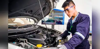 ¿Cuáles son las carreras de mecánica más solicitadas y cuánto ganan en promedio?