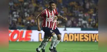 Chivas de Guadalajara venció 2-1 a Tigres UANL por la Liga MX Chivas de Guadalajara venció 2-1 a Tigres UANL por la Liga MX