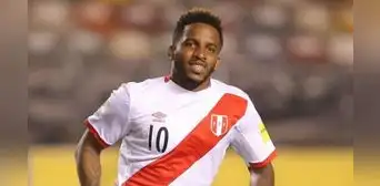 Farfán reveló quiénes son los jugadores más 'chocolateros' de la selección peruana Farfán reveló quiénes son los jugadores más 'chocolateros' de la selección peruana