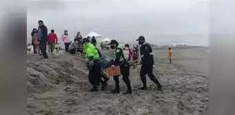 Padre de familia fallece ahogado tras asistir junto a sus parientes a la playa en Arequipa Padre de familia fallece ahogado tras asistir junto a sus parientes a la playa en Arequipa