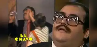 "El Chavo del 8": Édgar Vivar recibió cachetadón y se desploma: "Levanten el barril" "El Chavo del 8": Édgar Vivar recibió cachetadón y se desploma: "Levanten el barril"
