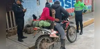 Detienen a 2 personas por llevarse a una vicuña bebé en moto en Huancavelica Detienen a 2 personas por llevarse a una vicuña bebé en moto en Huancavelica