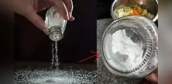 Esta es la forma correcta de usar un salero y evitar que tu plato se llene de este condimento