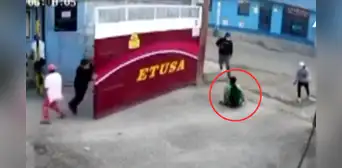 Hombre quiso esconderse de ladrones, pero empresa le cerró la puerta y terminó baleado Hombre quiso esconderse de ladrones, pero empresa le cerró la puerta y terminó baleado