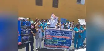 Trabajadores CAS COVID-19 protestaron por no renovación de contratos en Trujillo Trabajadores CAS COVID-19 protestaron por no renovación de contratos en Trujillo