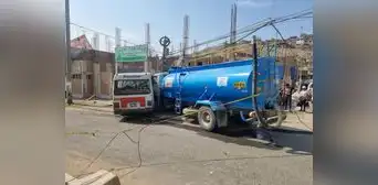 Chofer de combi y su menor hijo fallecen en Manchay tras chocar con cisterna y poste de luz Chofer de combi y su menor hijo fallecen en Manchay tras chocar con cisterna y poste de luz