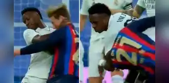 Vinicius agarró del cuello a De Jong, lo tumbó con una llave de UFC y se ganó apenas la amarilla Vinicius agarró del cuello a De Jong, lo tumbó con una llave de UFC y se ganó apenas la amarilla