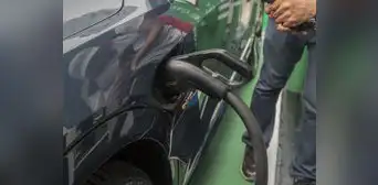 Ejecutivo buscará convertir 10.000 vehículos a motor eléctrico