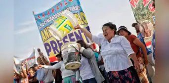 Carabayllo: ¿por qué decenas de familias bloquearon la avenida Túpac Amaru desde la madrugada? Carabayllo: ¿por qué decenas de familias bloquearon la avenida Túpac Amaru desde la madrugada?
