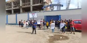 Chiclayo: 1.400 escolares de colegio Mater Admirabilis usarían Plaza Cívica como local de clases Chiclayo: 1.400 escolares de colegio Mater Admirabilis usarían Plaza Cívica como local de clases