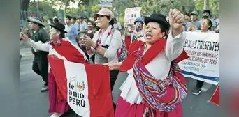 Tensión en Puno: aimaras que exigen renuncia de Dina Boluarte se enfrentan a FF. AA. Tensión en Puno: aimaras que exigen renuncia de Dina Boluarte se enfrentan a FF. AA.