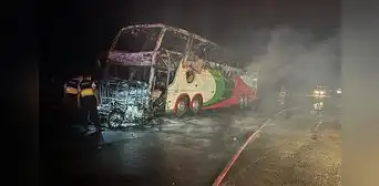 Conductor de mototaxi queda calcinado tras chocar con bus en Panamericana Norte Conductor de mototaxi queda calcinado tras chocar con bus en Panamericana Norte