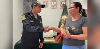 Policía encuentra y devuelve billetera con S/2.100 a su dueña en Piura Policía encuentra y devuelve billetera con S/2.100 a su dueña en Piura