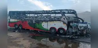 Reportan 12 personas calcinadas tras choque de bus y mototaxi en Panamericana Norte Reportan 12 personas calcinadas tras choque de bus y mototaxi en Panamericana Norte