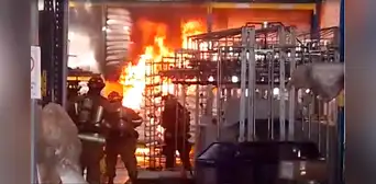 La Victoria: estas son las imágenes del interior del almacén donde se inició el incendio