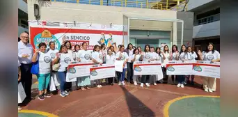 ¡Adiós estereotipos! Certifican a primer grupo de mujeres electricistas y albañiles en Perú