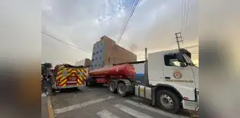 Incendio en La Victoria: bomberos controlaron incendio, elementos químicos afectarían a tres distritos Incendio en La Victoria: bomberos controlaron incendio, elementos químicos afectarían a tres distritos