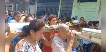 Trasladan a milagrosa Cruz de Motupe a templo San Julián para protegerla de intensas lluvias en Lambayeque Trasladan a milagrosa Cruz de Motupe a templo San Julián para protegerla de intensas lluvias en Lambayeque
