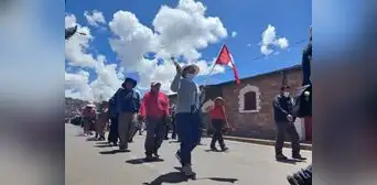 Paro contundente en Puno tras muerte por ahogamiento de 6 soldados en el río Ilave Paro contundente en Puno tras muerte por ahogamiento de 6 soldados en el río Ilave