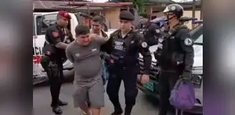 Padre recupera moto de su hijo cuando delincuentes llevaban vehículo a esconder en Iquitos Padre recupera moto de su hijo cuando delincuentes llevaban vehículo a esconder en Iquitos