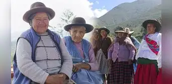 Obdulia Ramos y las mujeres de Ticaco: una comunidad en Tacna regida por el liderazgo femenino Obdulia Ramos y las mujeres de Ticaco: una comunidad en Tacna regida por el liderazgo femenino