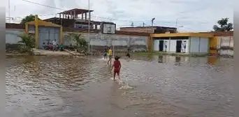 Intensas lluvias obligan a retrasar el inicio del año escolar en Tumbes Intensas lluvias obligan a retrasar el inicio del año escolar en Tumbes