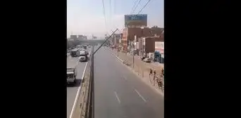 Panamericana Norte: conductores reportan poste de alta tensión a punto de caer en Puente Piedra Panamericana Norte: conductores reportan poste de alta tensión a punto de caer en Puente Piedra