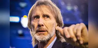 Gareca se quiebra en su presentación de Vélez ante la ovación de los hinchas Gareca se quiebra en su presentación de Vélez ante la ovación de los hinchas