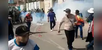 Manifestantes son dispersados en Puente Piedra