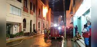 Local de la Corte de Justicia de Lambayeque se incendia por cortocircuito tras intensas lluvias Local de la Corte de Justicia de Lambayeque se incendia por cortocircuito tras intensas lluvias