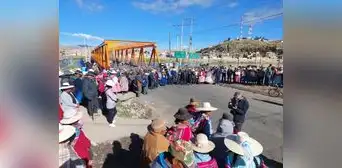 Aimaras en Puno rechazan acusación de las Fuerzas Armadas sobre los 6 soldados muertos Aimaras en Puno rechazan acusación de las Fuerzas Armadas sobre los 6 soldados muertos