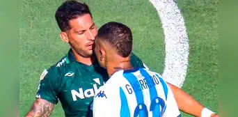 Guerrero encaró duramente a Insaurralde por una falta y compañeros tuvieron que separarlos