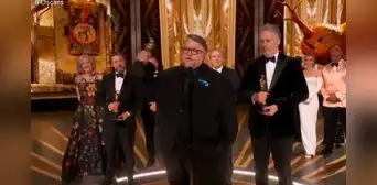 Guillermo del Toro, director de “Pinocho”, se quiebra al recordar a sus fallecidos padres en los Oscar 2023 Guillermo del Toro, director de “Pinocho”, se quiebra al recordar a sus fallecidos padres en los Oscar 2023