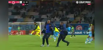 ¡Locura en Cusco! La descontrolada celebración del técnico de Garcilaso tras el 4-4 ante Cristal ¡Locura en Cusco! La descontrolada celebración del técnico de Garcilaso tras el 4-4 ante Cristal