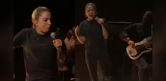 Lady Gaga sorprende al cantar en los Oscar 2023: "Puedes ser tu propio héroe, aún si estás roto por dentro" Lady Gaga sorprende al cantar en los Oscar 2023: "Puedes ser tu propio héroe, aún si estás roto por dentro"