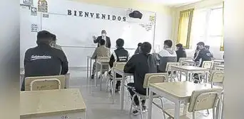 Escolares de secundaria con dificultades en lectura, escritura y matemática Escolares de secundaria con dificultades en lectura, escritura y matemática