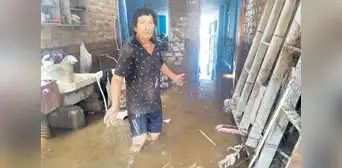 Lluvias y huaicos dejaron sin viviendas a familias en Trujillo Lluvias y huaicos dejaron sin viviendas a familias en Trujillo