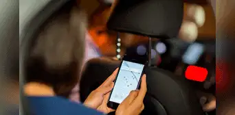 Joven se lanza de auto en pleno viaje tras sentir que fue drogada por conductor de Uber Joven se lanza de auto en pleno viaje tras sentir que fue drogada por conductor de Uber
