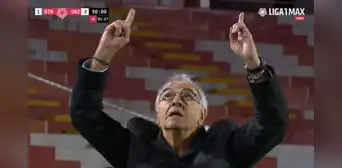 ¡Con la fe de Fossati! La emotiva celebración del técnico uruguayo tras el 2-1 de Valera