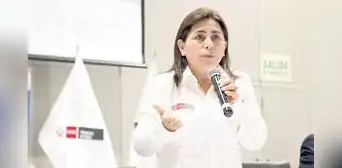 Federación Médica Peruana critica que ministra de Salud salga del país en plena emergencia