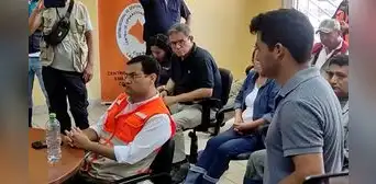 Lambayeque: alcalde de distrito afectado por lluvias, entre lágrimas, pide apoyo a ministros Lambayeque: alcalde de distrito afectado por lluvias, entre lágrimas, pide apoyo a ministros