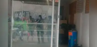 Vieron salir gusanos de un local, llamaron a la Policía y hallaron una escena de terror: “Olor fétido” Vieron salir gusanos de un local, llamaron a la Policía y hallaron una escena de terror: “Olor fétido”
