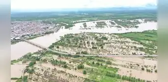 Río Piura se desborda e inunda a todo Tambogrande Río Piura se desborda e inunda a todo Tambogrande